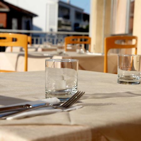 Hotel Alfa Anche In All Inclusive Римини Экстерьер фото