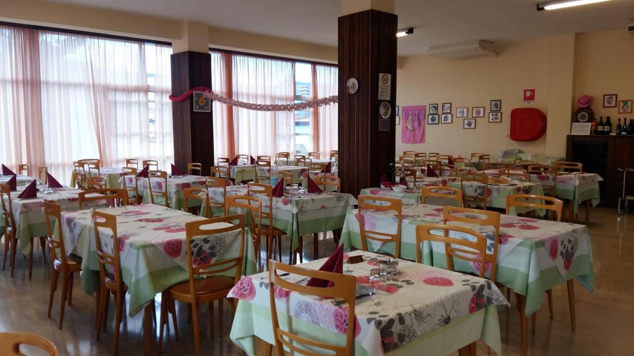 Hotel Alfa Anche In All Inclusive Римини Экстерьер фото